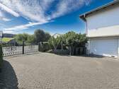 Große Einfahrt mit Garage - 
