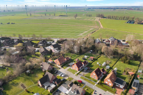 Drohnenansicht - 5 Zimmer Einfamilienhaus zum Kaufen in Krummhörn