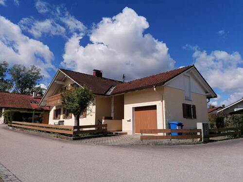 Nordost - 5 Zimmer Doppelhaushälfte zum Kaufen in Heldenstein