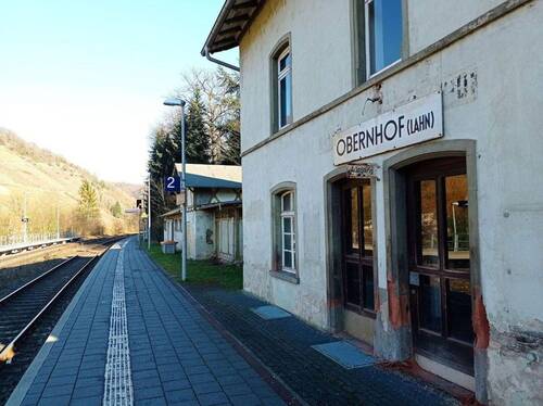 Bahnhof mit Nebengebäude - 8 Zimmer Einfamilienhaus in Obernhof