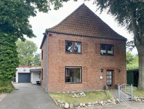 Außenansicht - Großes Haus - große Garage - viele Möglichkeiten
