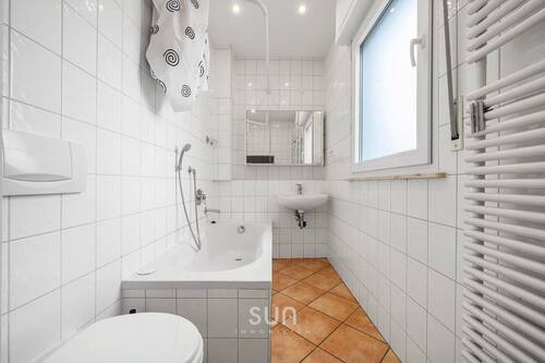 BADEZIMMER - Mehrfamilienhaus, Wohnhaus mit 217,00 m&sup2; in Oberursel (Taunus) zum Kaufen