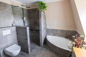 begehbare Dusche und Wanne - 