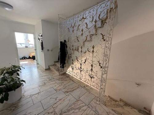 1OG Flur / Treppenhaus - 