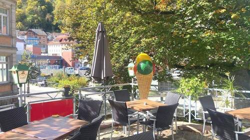 Terrasse mit rückwärtigem Ein-/Ausgang - 