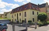 Vorderhausansicht - Helle 2-Zimmerwohnung mit Terrasse und EBK in ruhiger, zentraler Lage - sofort bezugsfrei!