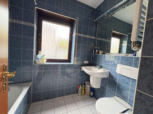 Badezimmer - Etagenwohnung mit 50,00 m² in Offenbach zum Kaufen