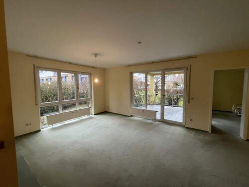 Wohnzimmer Gartenblick - 2 Zimmer Etagenwohnung zum Kaufen in Bad Homburg