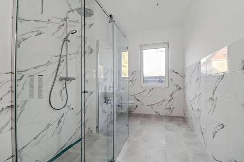 Badezimmer - Etagenwohnung mit 107,00 m&sup2; in Berlin zum Kaufen