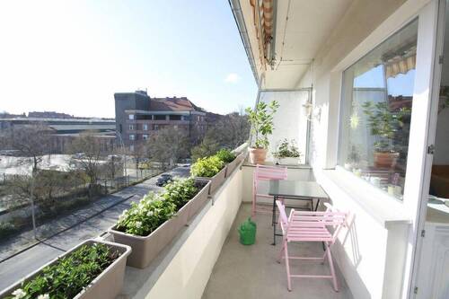 Großer Sonnenbalkon - 1 Zimmer Einfamilienhaus zum Kaufen in Berlin