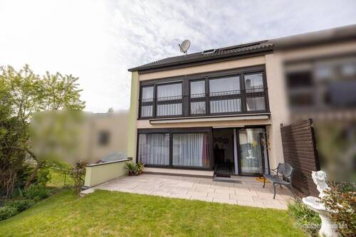 Hausansicht - Gepflegtes REH in Nürnberg - Altenfurt Haus kaufen