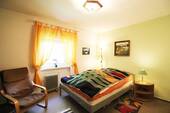 Schlafzimmer mit Blick zum Garten - 