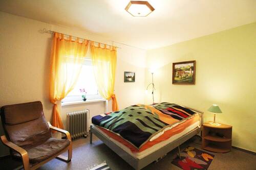 Schlafzimmer mit Blick zum Garten - 