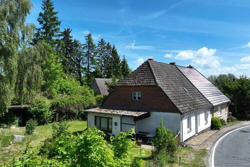 Hausansicht seitlich - 3 Zimmer Doppelhaushälfte in Marlow / Schulenberg
