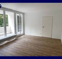 **Frisch renoviert** Zentrale Lage, 2 Zimmer, Balkon, guter Schnitt, Aufzug, Stellplatz - Braunschweig