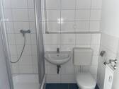 Bad mit Dusche - 