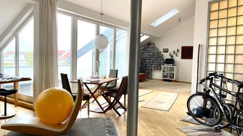 Wohnbereich - 2 Zimmer Etagenwohnung in Berlin