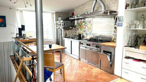 Küche mit EBK - Etagenwohnung mit 130,00 m² in Berlin zum Kaufen
