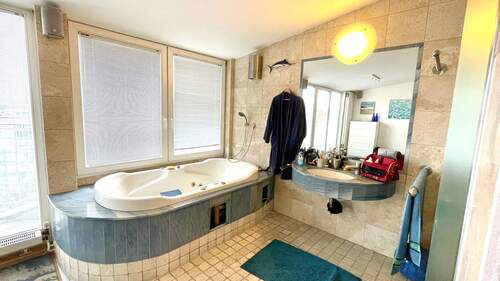 En Suite Badezimmer mit Dusche - 