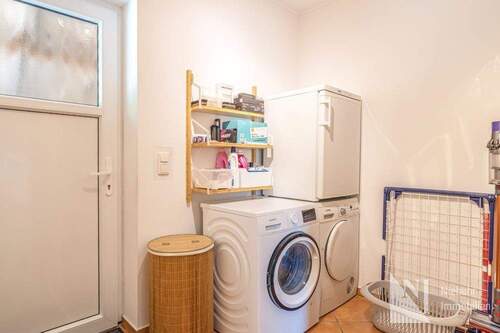 Hauswirtschaftsraum mit Ausgang - 