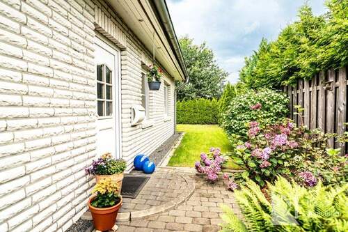 Einladener Eingang - Einfamilienhaus mit 110,00 m&sup2; in Bardowick zum Kaufen