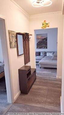 Flur mit Garderobe - 