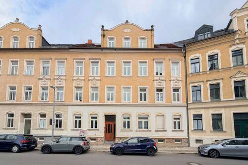 Vorderansicht - Teilvermietetes MFH mit 13 Einheiten und Wertsteigerungspotenzial in Chemnitz