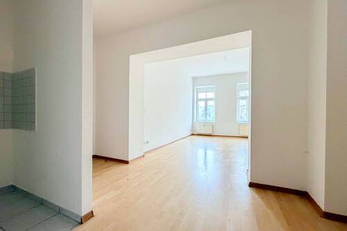 Wohnung EG li WZ - 1 Zimmer Mehrfamilienhaus, Wohnhaus zum Kaufen in Chemnitz