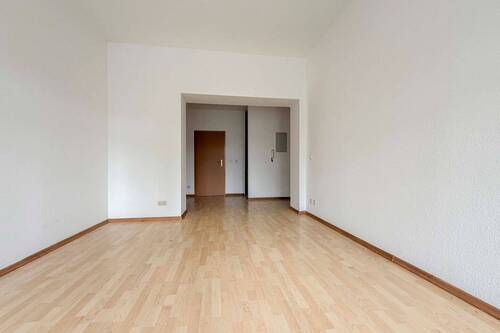 Wohnung EG li WZ - 1 Zimmer Mehrfamilienhaus, Wohnhaus in Chemnitz