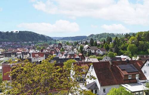 Panoramablick über Onstmettingen - 3 Zimmer Mehrfamilienhaus, Wohnhaus zum Kaufen in Albstadt