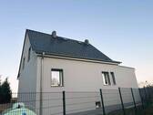 Objektansicht - Modernes Einfamilienhaus zur Miete mit Kamin, Stallungen & Wohlfühlcharakter in idyllischer Lage!
