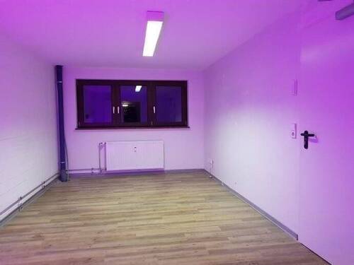 Büroraum mit viel Licht - Kleines Start-up Office_Büro-Praxis_1.OG_Aufzug_barrierfrei in TOP-Immobilie + beste Lage am Bahnhof + Klosterrunsstr. 19_79379 Müllheim am Bhf.