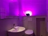 Modernes Bad mit Dusche - 