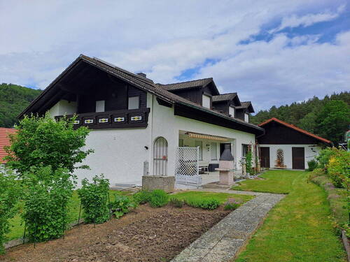 Bild 1 - Gepflegtes Mehrfamilienhaus in idyllischer Lage