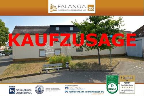 Titel Hausansicht Strassenseite - FALANGA IMMOBILIEN - Zwei Wohnheiten zum Preis von EINER! Für Großfamilien od. Vermietung an Monteure, etc.!