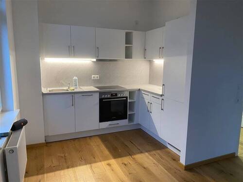 Blick in offene Küche mit EBK - 2 Zimmer Etagenwohnung in Wurzen