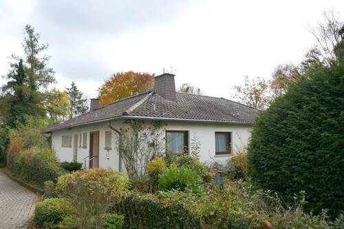 Ansicht von der Straße - Bungalow mit 192,00 m&sup2; in Wiesbaden zum Kaufen