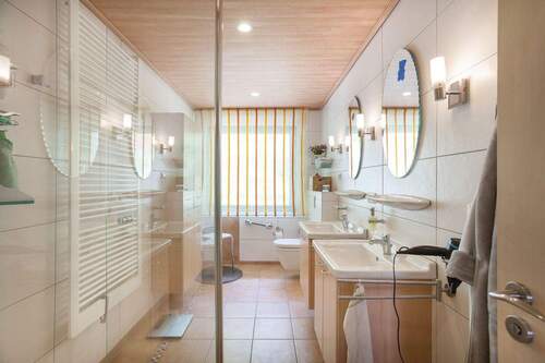 bad-001.jpg - 5 Zimmer Mehrfamilienhaus, Wohnhaus zum Kaufen in Lüdenscheid