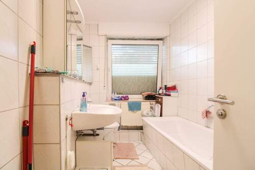 Bad - Mehrfamilienhaus, Wohnhaus mit 277,80 m&sup2; in Salzkotten zum Kaufen