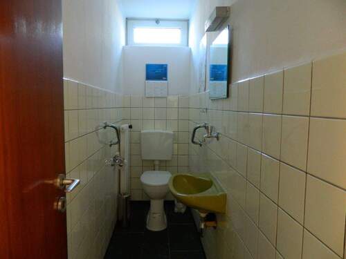 23_Eins von zwei WCs - 