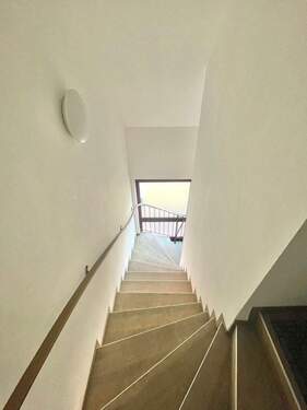 Treppe zur Whg. 
- 