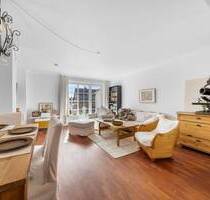 Unweit vom Strand: Gehobene 2-Zimmer-Wohnung mit Südbalkon und Tiefgaragenstellplatz - Timmendorfer Strand