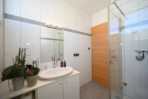 ... mit sep. Kinderbad - 