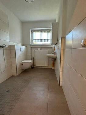 Badezimmer EG (behindertengerecht) - 