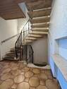 Steintreppe in den Keller und in das DG - 