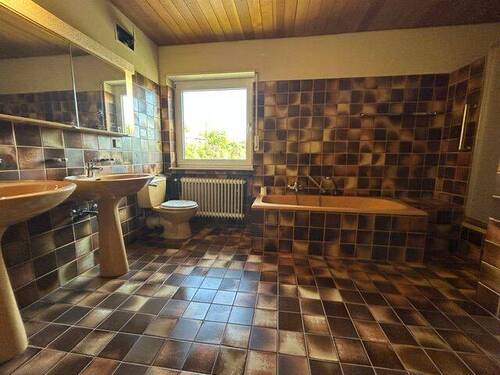 Badezimmer DG mit Badewanne - 