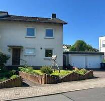 Familienfreundliche Doppelhaushälfte in ruihger Lage von Petersberg