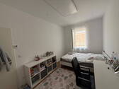 Zimmer mit Möbel - Gemütliches WG-Zimmer in 3er Mädels WG, ab sofort verfügbar