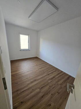 Zimmer leer - 3 Zimmer Etagenwohnung zur Miete in Frankfurt am Main