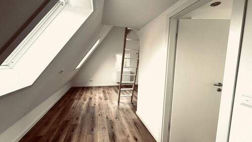 DG Zugang Bad und Spitzboden - 